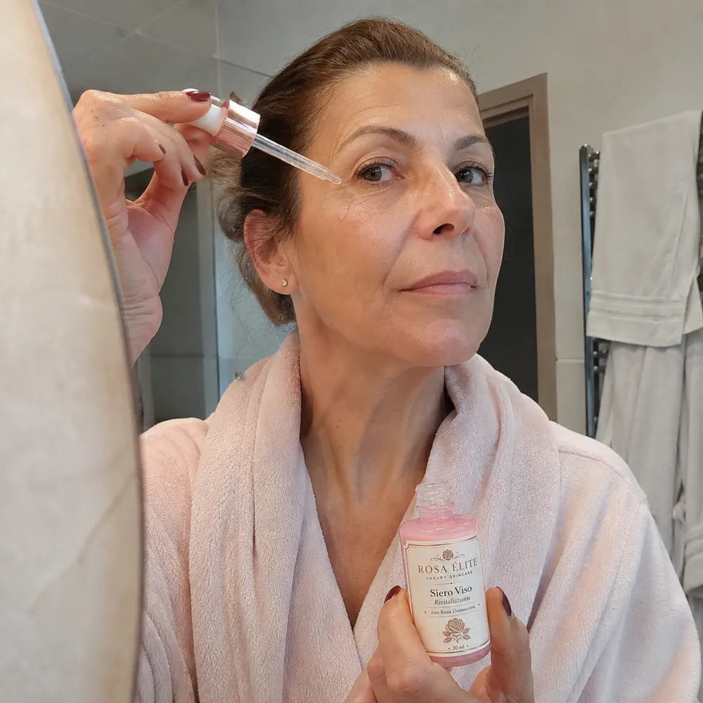 Foto inviata da Paola mentre applica il siero sullo zigomo